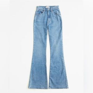 Abercrombie & Fitch
Woman’s Curve Love Ultra High Rise Stretch Flare Jean